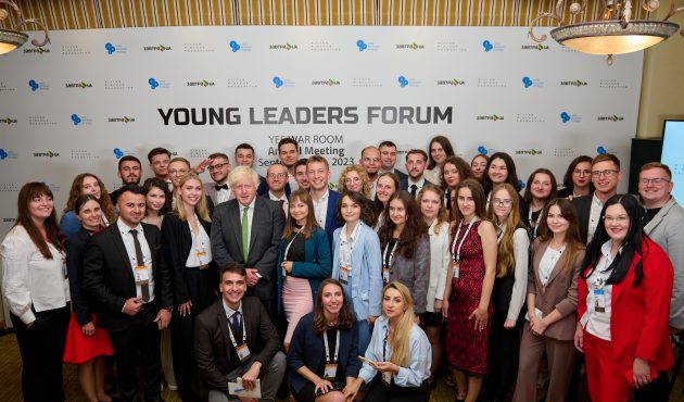 Форум молодих лідерів - YES WAR ROOM. 